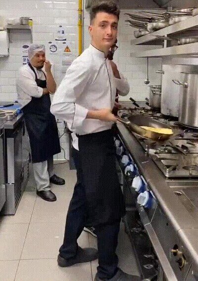 Enlace a Trolleando al chef en la cocina