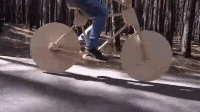 Una bicicleta creada solo con madera