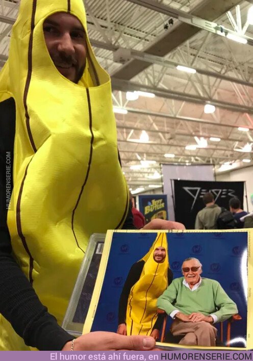 42282 - El sueño de este tío era ver a Stan Lee con un plátano. Y lo consiguió