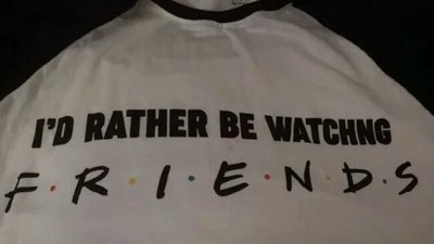 42585 - El error ortográfico de Primark en su nueva camiseta sobre 'Friends'