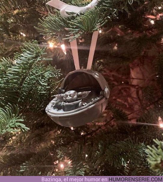 44963 - Baby Yoda ya tiene su lugar en el árbol de navidad