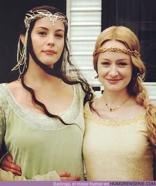 59701 - Liv Tyler y Miranda Otto durante el rodaje de la coronación de Aragorn.