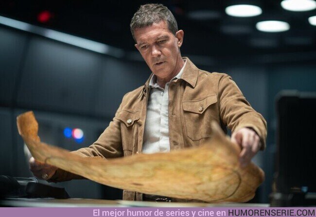83267 - Pensé que Antonio Banderas tenía un jamón en las manos en esta imagen promocional de Uncharted, por @_IreneRG
