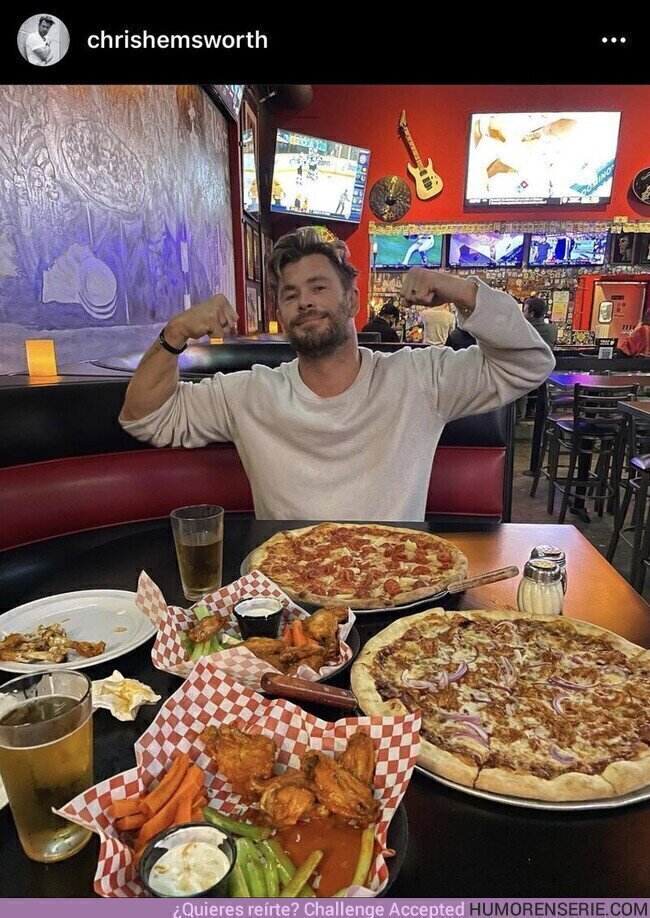 83688 - Si Chris Hemsworth le llama a esto una comida balanceada y saludable, lo estoy haciendo bien, por @MarvelLatin