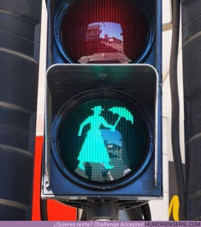 89815 - Mientras tú ignoras a Mary Poppins, en Australia le dedican semáforos