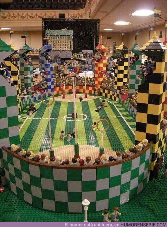 91193 - Campo de quidditch de Hogwarts construido con LEGO