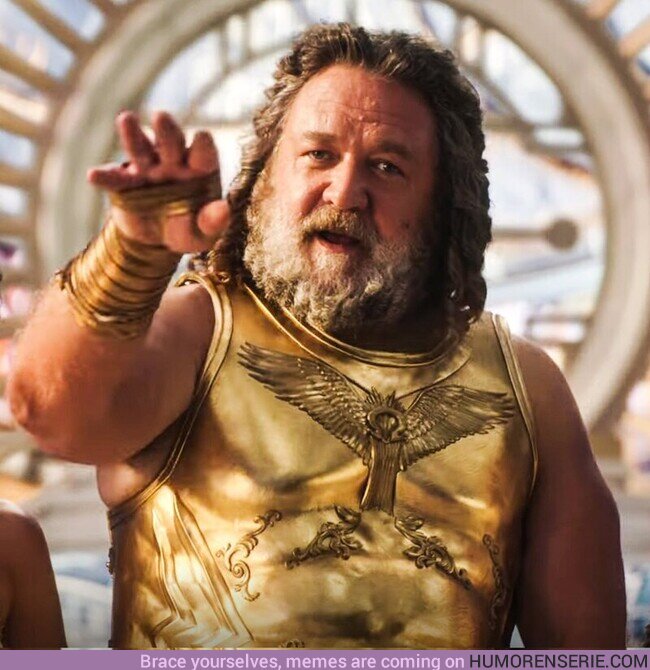 100050 - Russell Crowe como Zeus soy yo diciéndole a mi hermana que el cuadro está un poco vencido hacia la derecha, por @InSitgesWeTrust