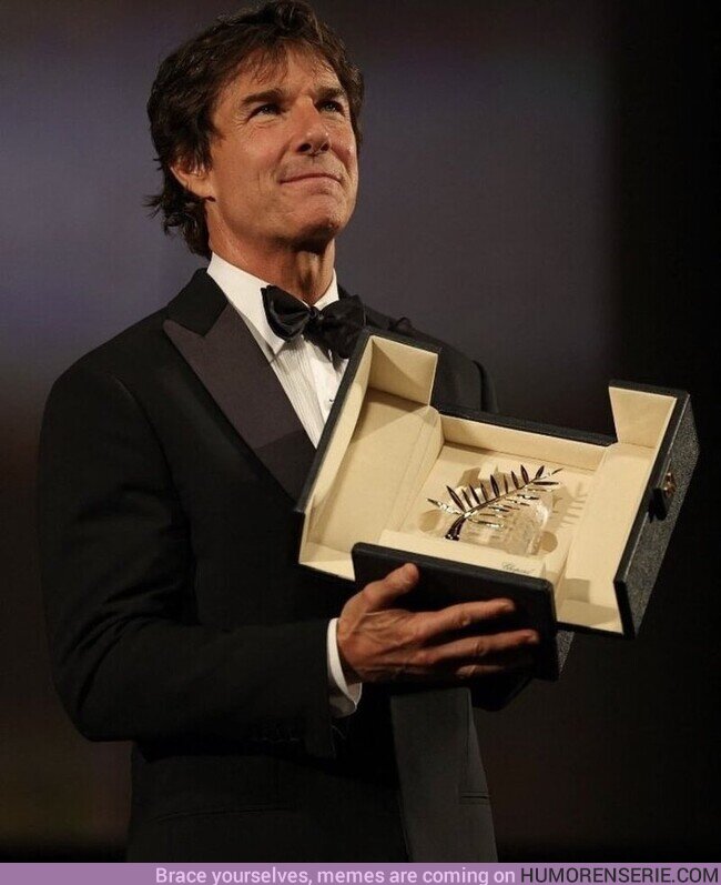 99585 - #TomCruise Ovación y Palma de Oro honorífica en #Cannes2022 Mucho más que una estrella, que un actor, que un Maverick. UN MITO  , por @CopasPelis