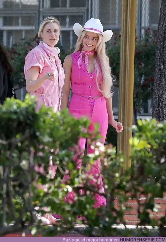 102409 - Margot Robbie en el set de Barbie