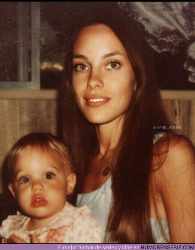 113503 - Marcheline Bertrand junto a su hija Angelina Jolie.  , por @Chema_Ponze