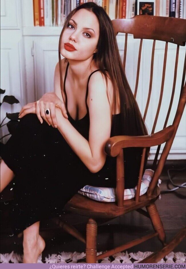 119115 - Angelina Jolie en 1994.  , por @ImagenRetro