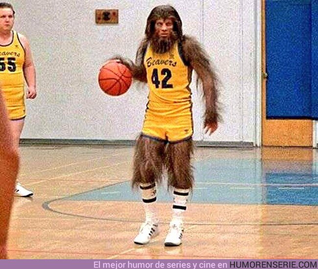 119548 - Solamente en los 80 un chico podía convertirse en hombre lobo y continuar el partido de baloncesto.  , por @Chema_Ponze