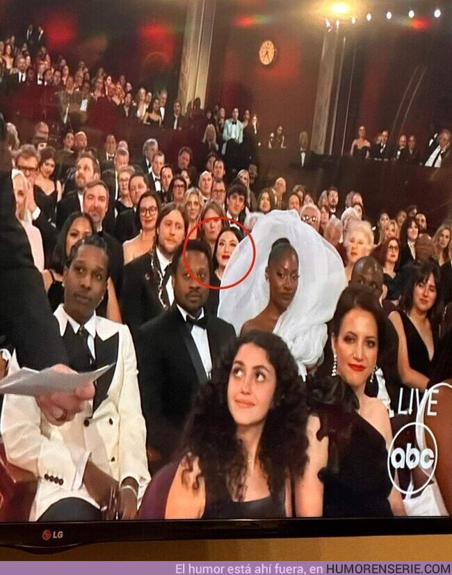 121279 - El peor asiento de los Oscars.No sé si la pobre pudo ver algo , por @brucebatman007