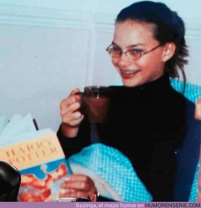 122032 - Margot Robbie leyendo Harry Potter en su 13 cumpleaños.  , por @Roybattyforever