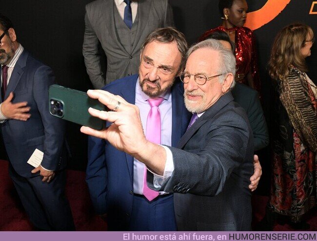 125631 - ¡Un selfie entre leyendas!  Steven Spielberg y John Rhys-Davies… Nada más que decir. '#IndianaJones y el Dial del Destino'  , por @DisneySpain