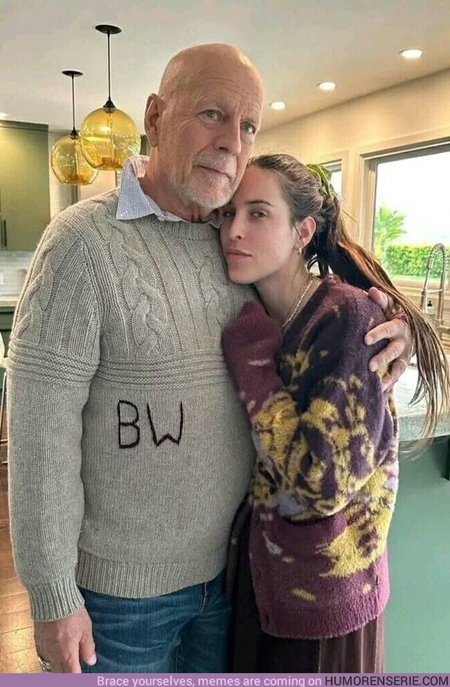 127968 - Bruce Willis con una de sus hijas., por @Roybattyforever
