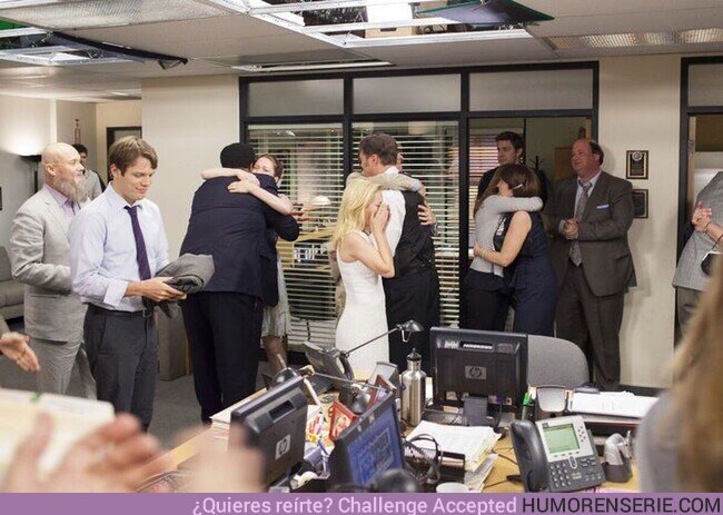 128378 - La fotografía del cast de THE OFFICE llorando tras rodar la última escena de la serie es , por @levmauc
