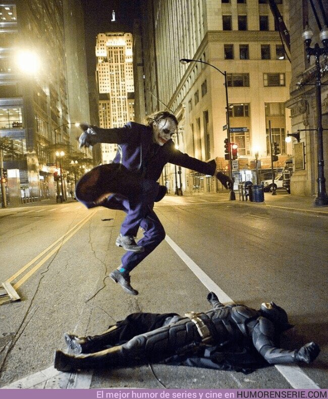 159670 - Heath Ledger y Christian Bale en el set de El caballero oscuro (2008), por @Frikimaestro