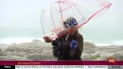 Así han puesto en peligro a una reportera en TVE con el gran viento de la borrasca Ciarán