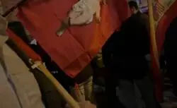 Por esto los manifestantes rezan el Rosario en la Calle Ferraz
