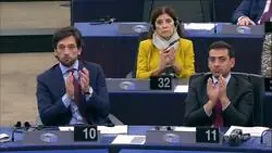 Risas en el Parlamento Europeo en Estrasburgo: los aullidos de un perro se cuelan en los micros del pleno donde Pedro Sánchez clausura la presidencia española del Consejo de la UE