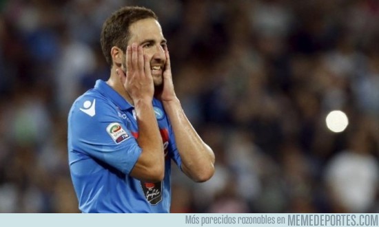 882243 - Los 10 catastróficos fallos de Higuaín en momentos clave
