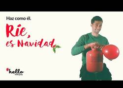 Enlace a Arbeloa, Xabi Alonso y otros se atiborran de helio y desean Feliz Navidad