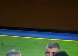 Enlace a Ramos pillado riéndose de las quejas de Mourinho