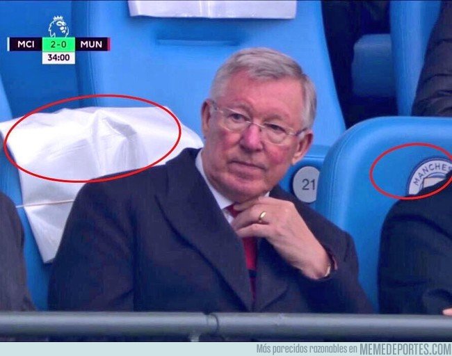 1028985 - Herrera escupe el escudo y Ferguson tapa el de su asiento