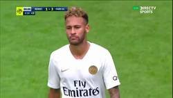 Enlace a El enorme gesto de Neymar con este niño que saltó al campo y se querían llevar
