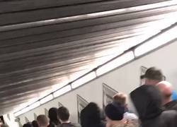 Enlace a Fans del CSKA son aplastados tras fallo en las escaleras mecánicas del metro de Roma