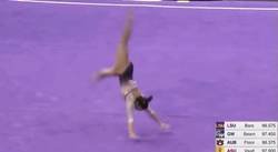 Enlace a La gimnasta Samantha Cerio se rompe ambas piernas tras una mala caida. Imagenes fuertes.