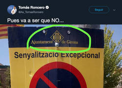 Enlace a Tomás Roncero intenta reírse del Barça y los culés con este cartel del Ayuntamiento de Girona y termina quedando retratado