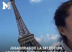 Enlace a Jugadores de la selección femenina de Argentina se perdieron en París y les tocó hacer esta petición