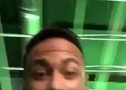 Enlace a Neymar yéndose del PSG