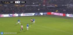 Enlace a DE LOCOS: El gol de Luis Sinisterra con el Feyenoord que es un espejo exacto del gol de Messi al Bayern