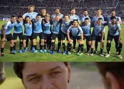 Enlace a Los uruguayos viendo al equipo que se reunió en la despedida de Forlán