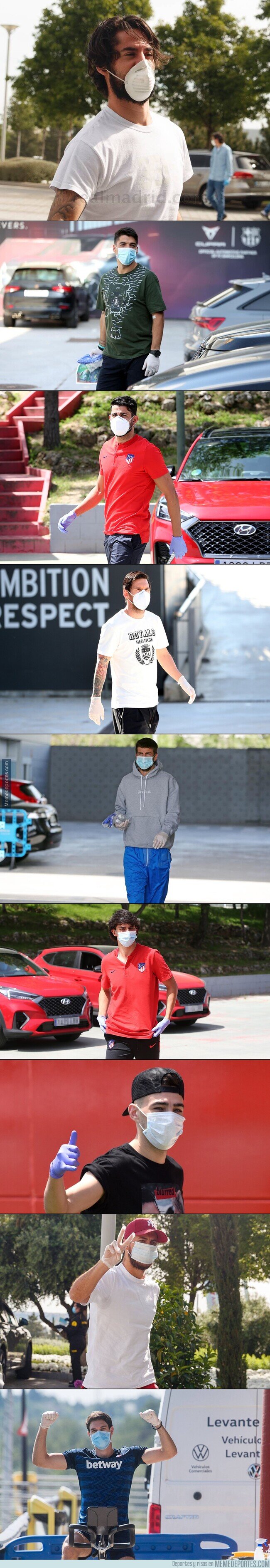 1103941 - Con guantes y tapabocas. Así han regresado varios jugadores de la liga