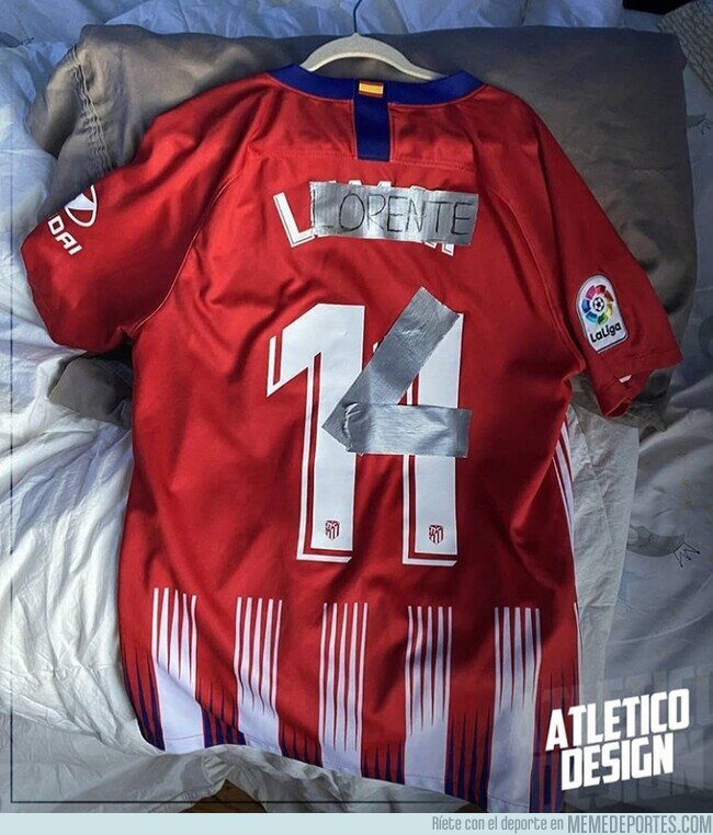 1108881 - Mientras tanto, los aficionados del Atlético que compraron la camiseta de Lemar