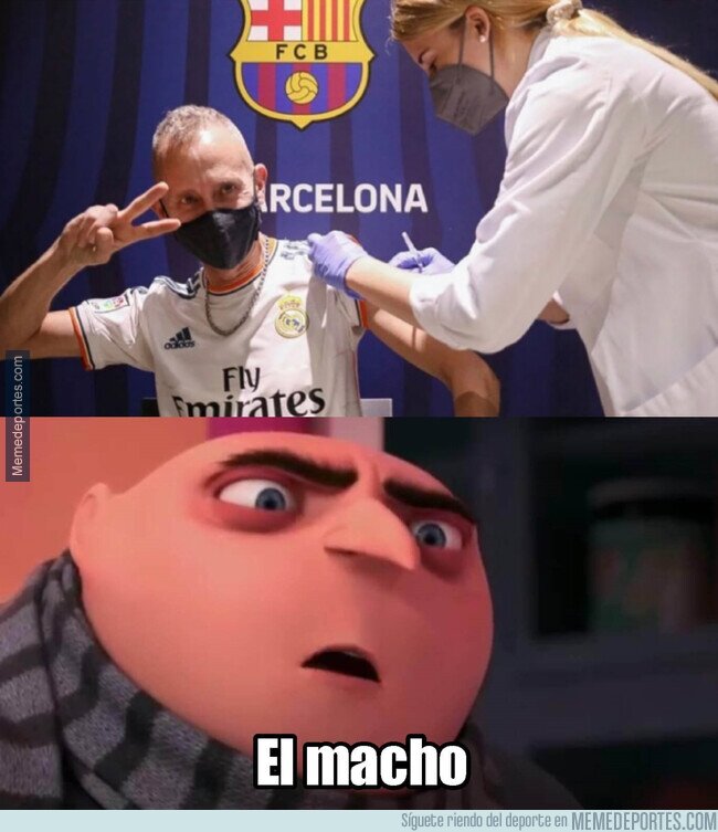 1136923 - No cualquiera va a vacunarse al Camp Nou con la camiseta del Madrid