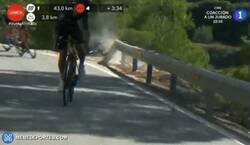 Enlace a Valverde abandona La Vuelta después de esta horrible caída a un barranco.