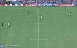 Enlace a Recordatorio de que el primer gol de Ronaldinho con el Barça fue asistencia de Víctor Valdés