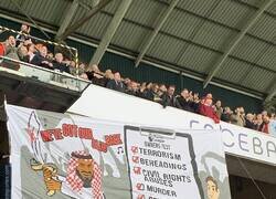 Enlace a Fans del Crystal Palace mostraron esta polémica pancarta en la visita del Newcastle