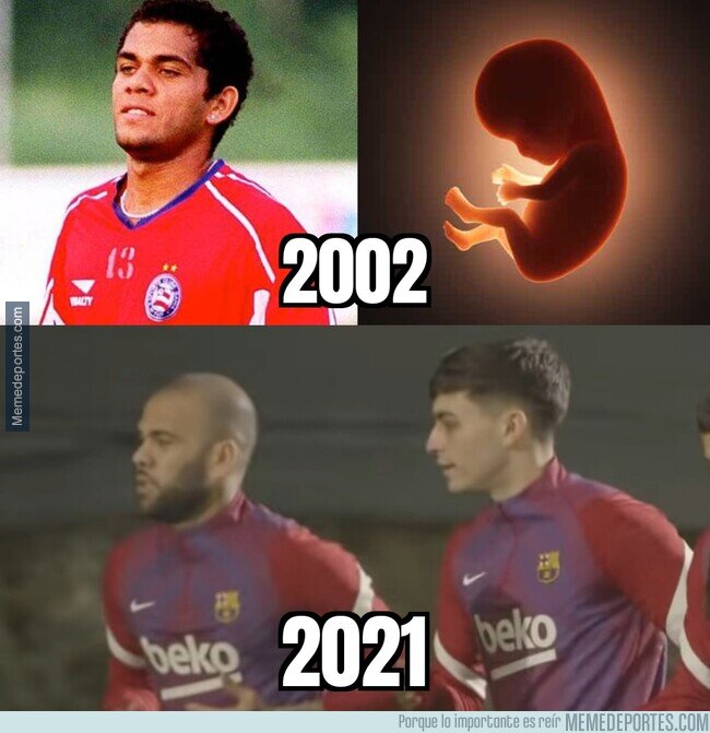 1149023 - Alves comenzaba su carrera cuando algunos de sus actuales compañeros ni habían nacido