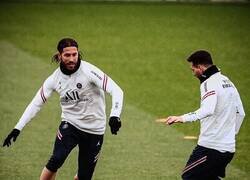 Enlace a Sin duda, una de las imágenes del año. Messi y Ramos entrenando juntos por primera vez