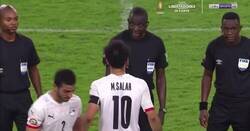 Enlace a Filtrada la discución de Salah con el árbitro en la semifinal de la Copa Africana