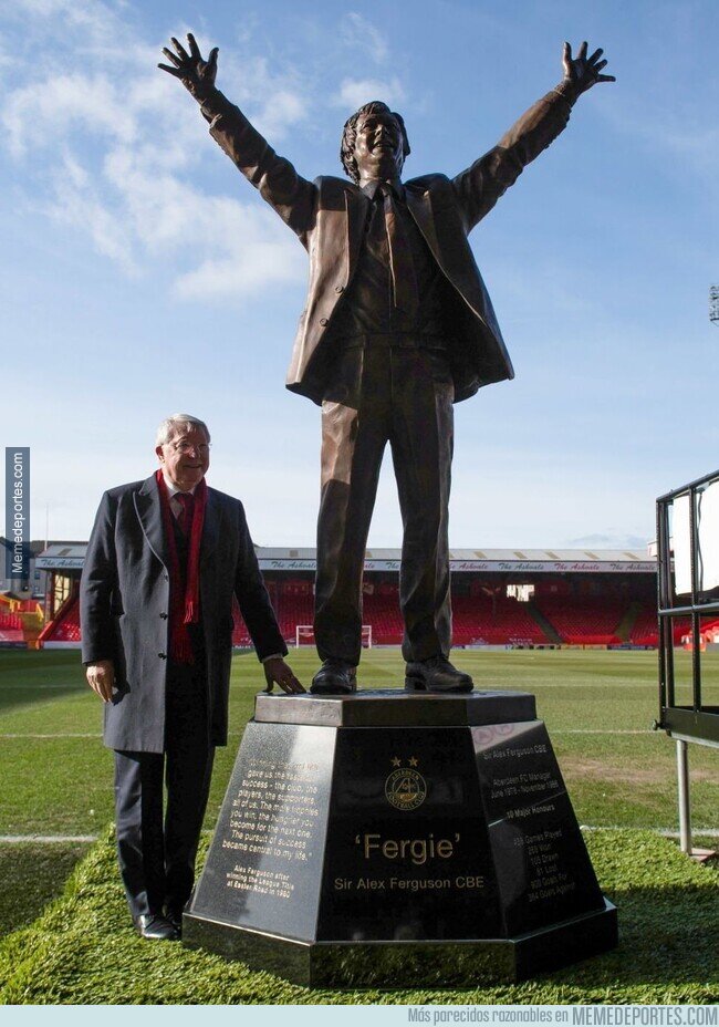 1155830 - La espectacular estatua de Ferguson regalo del Aberdeen FC. Lo han clavado.