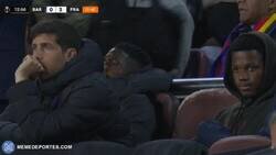 Enlace a Zanjada la polémica sobre Umtiti durmiendo en mitad de partido. Solo agarran el frame de un parpadeo.