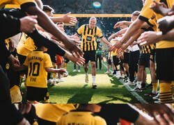 Enlace a La curiosa imagen que dejó el adiós de Haaland del Dortmund