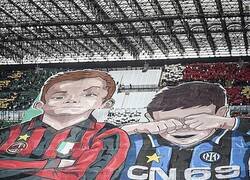 Enlace a Menuda sacada el tifo del AC Milan de cara al derbi milanés